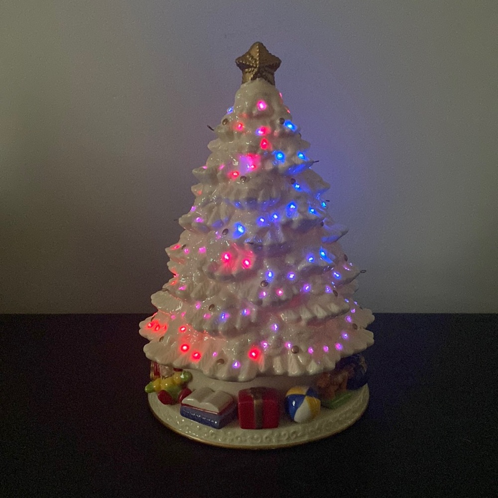 Lighted Musical Christmas Tree